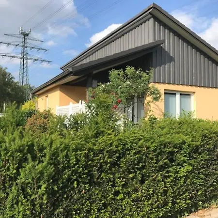 Komfortables Einzelhaus Mit Garten Holiday home Halstenbek